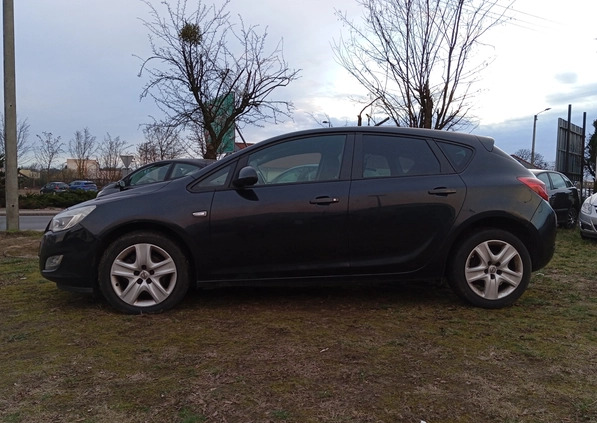 Opel Astra cena 21999 przebieg: 197000, rok produkcji 2011 z Oborniki małe 137